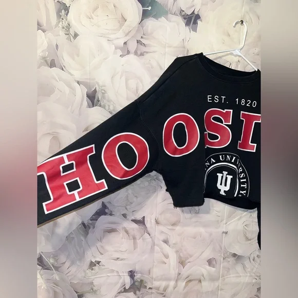 Indiana Hoosiers University Black Split Cropped Crew neck Sweatshirt Size Small - Picture 4 of 7